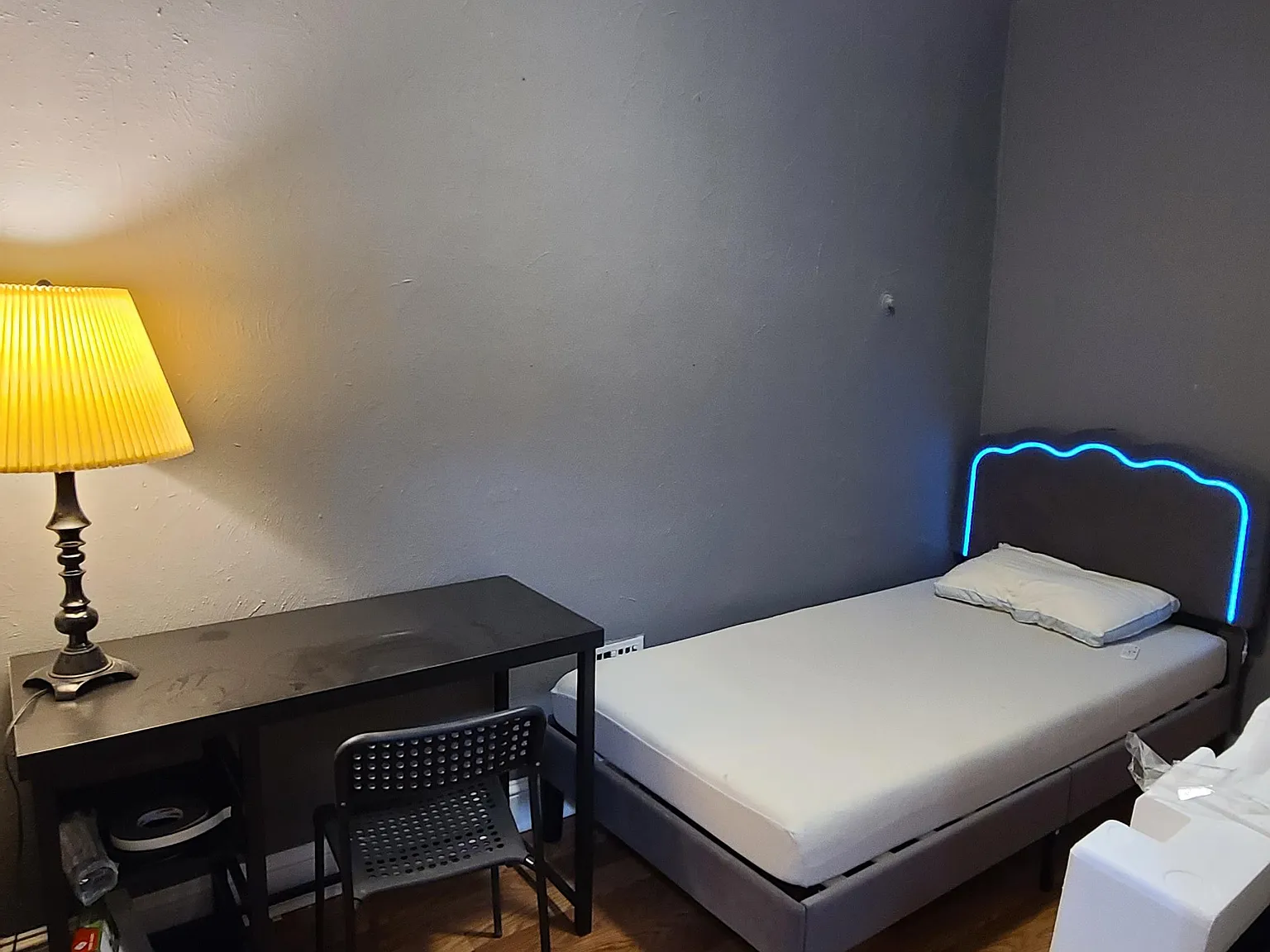 4 bed, 1.0 bath, 900 sqft, $663 — Photo 2