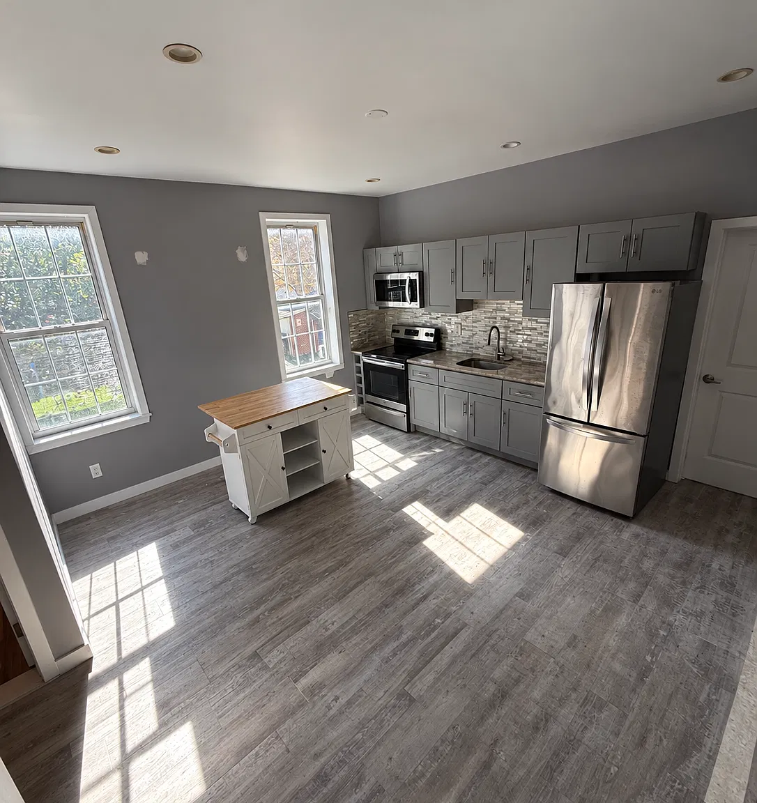 3 bed, 800 sqft, $1,400 — Photo 1