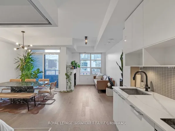 501 Adelaide St W #804, Toronto, ON M5V 0R3