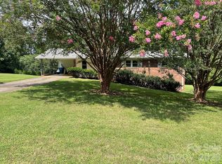 187 River Hills Dr, Forest City, NC 28043