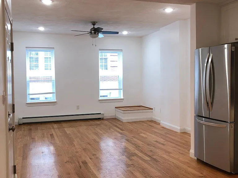 12 Hull St #1 — Photo 3