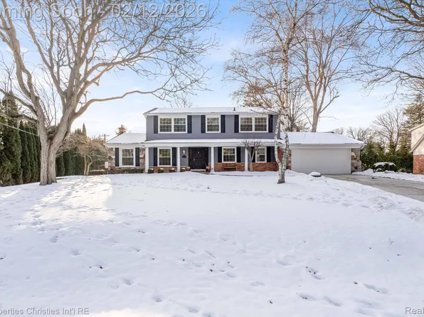 5772 Kingsmill Dr, Bloomfield Hills, MI 48301