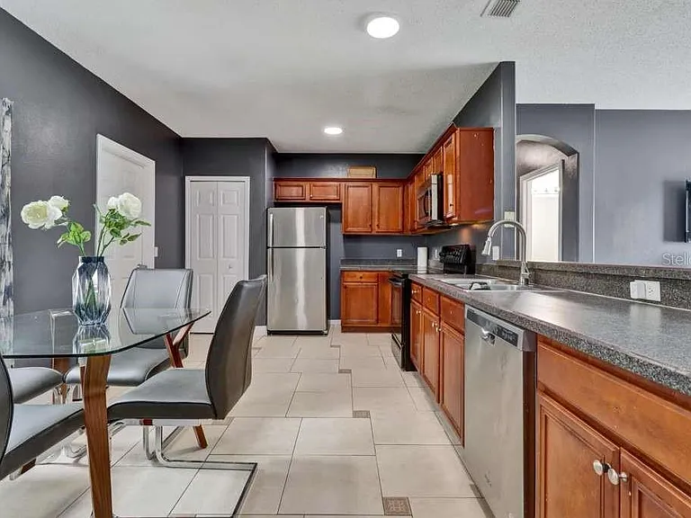 820 Grantham Dr — Photo 7