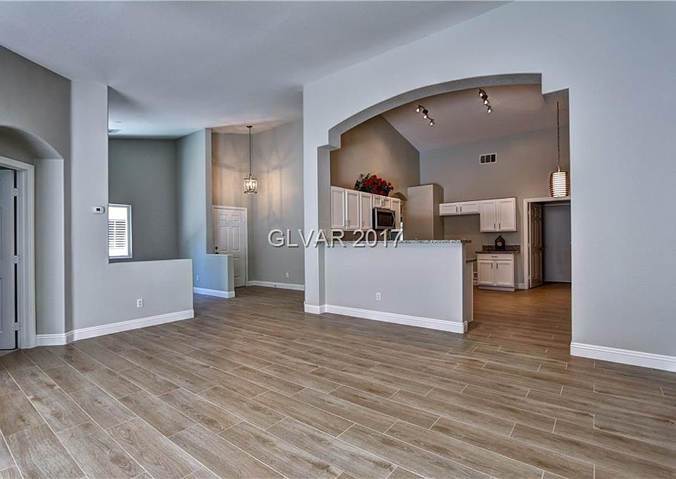 1st image of 816 Majestic Oak St