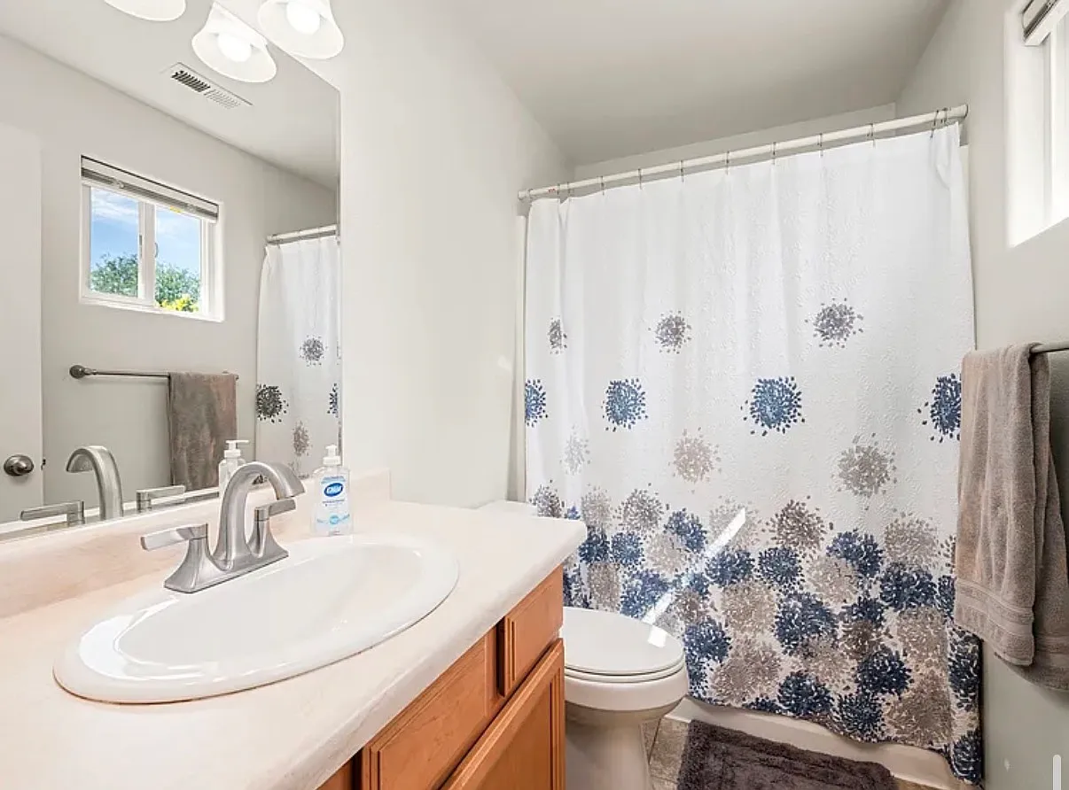 3 bed, 1132 sqft, $900 — Photo 2