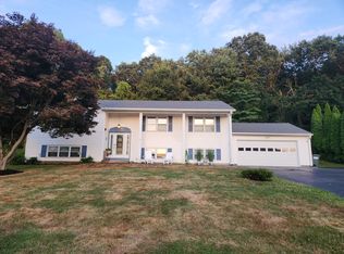 6 Summit Dr #B, Wallingford, CT 06492