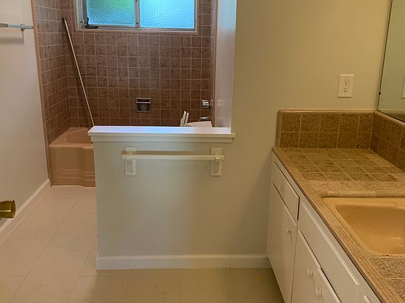 3rd image of 1524 Wessex Ave