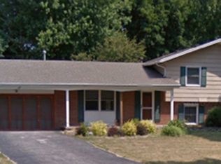 17 Gateway Cir, Rochester, NY 14624