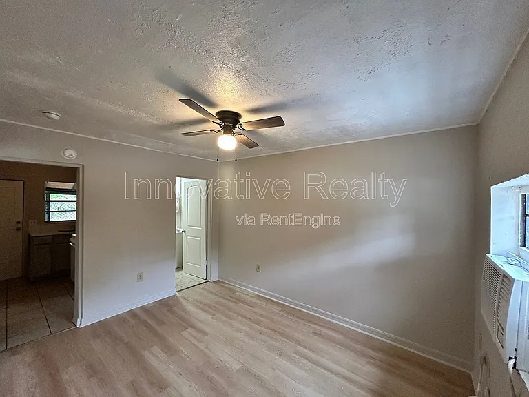 517 E 5th St #B — Photo 4