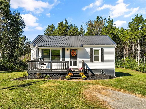3rd image of 626 N White Pine Rd