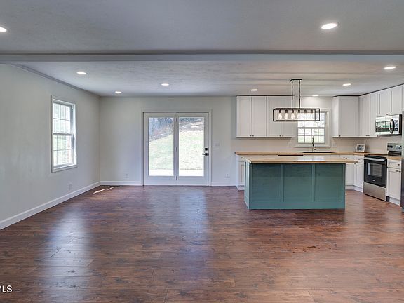 3rd image of 3017 Winesap Rd