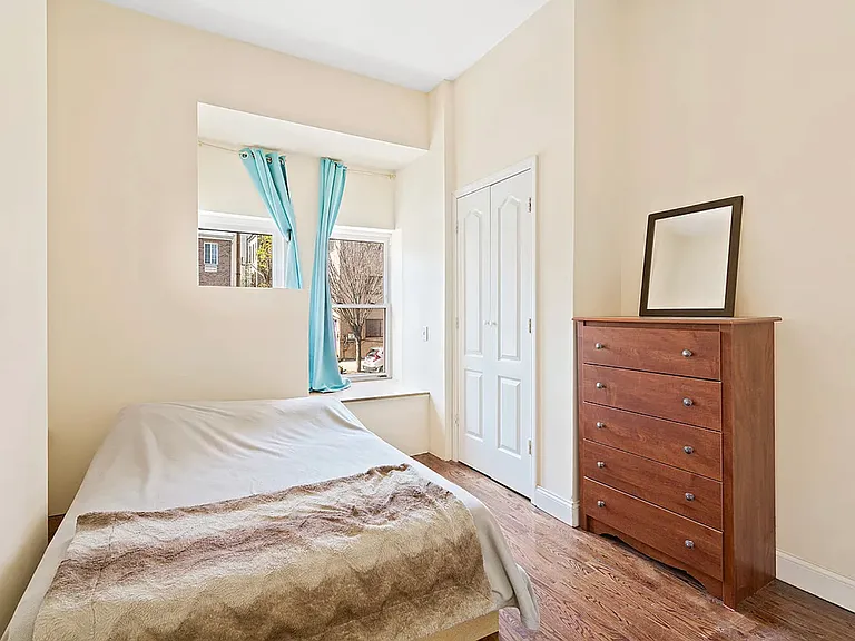 1074 Jefferson Ave #1 — Photo 6