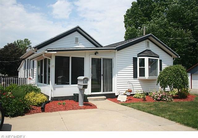 1st image of 621 Cedar Ln NW