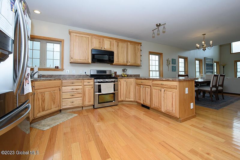 5th image of 253 Knox Road
