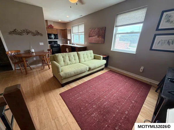 416 4th St SW, Mason City, IA 50401