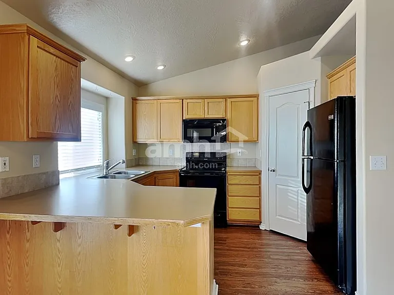 956 S Wild Yucca Ave — Photo 3