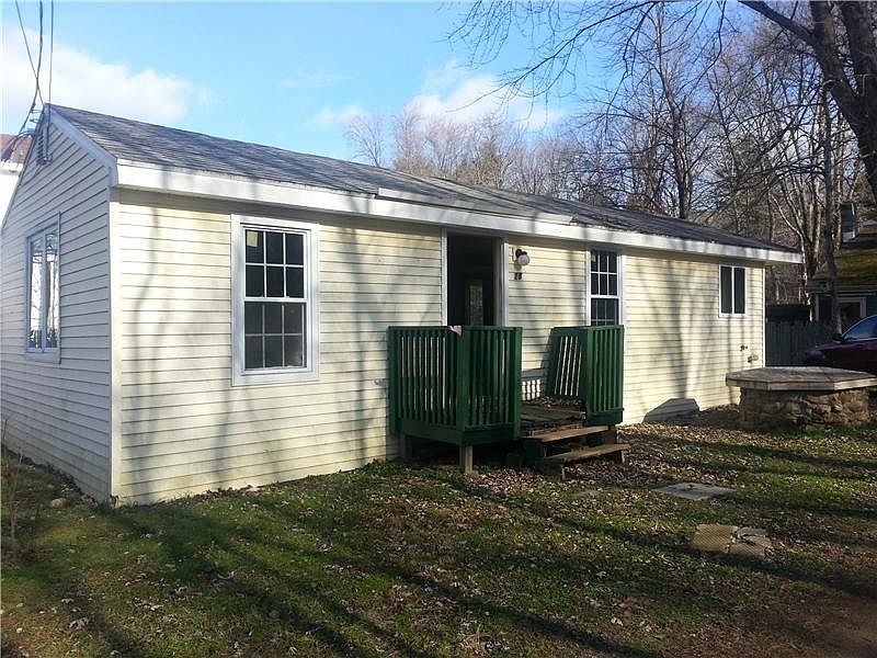 2nd image of 28 Woodland Hts