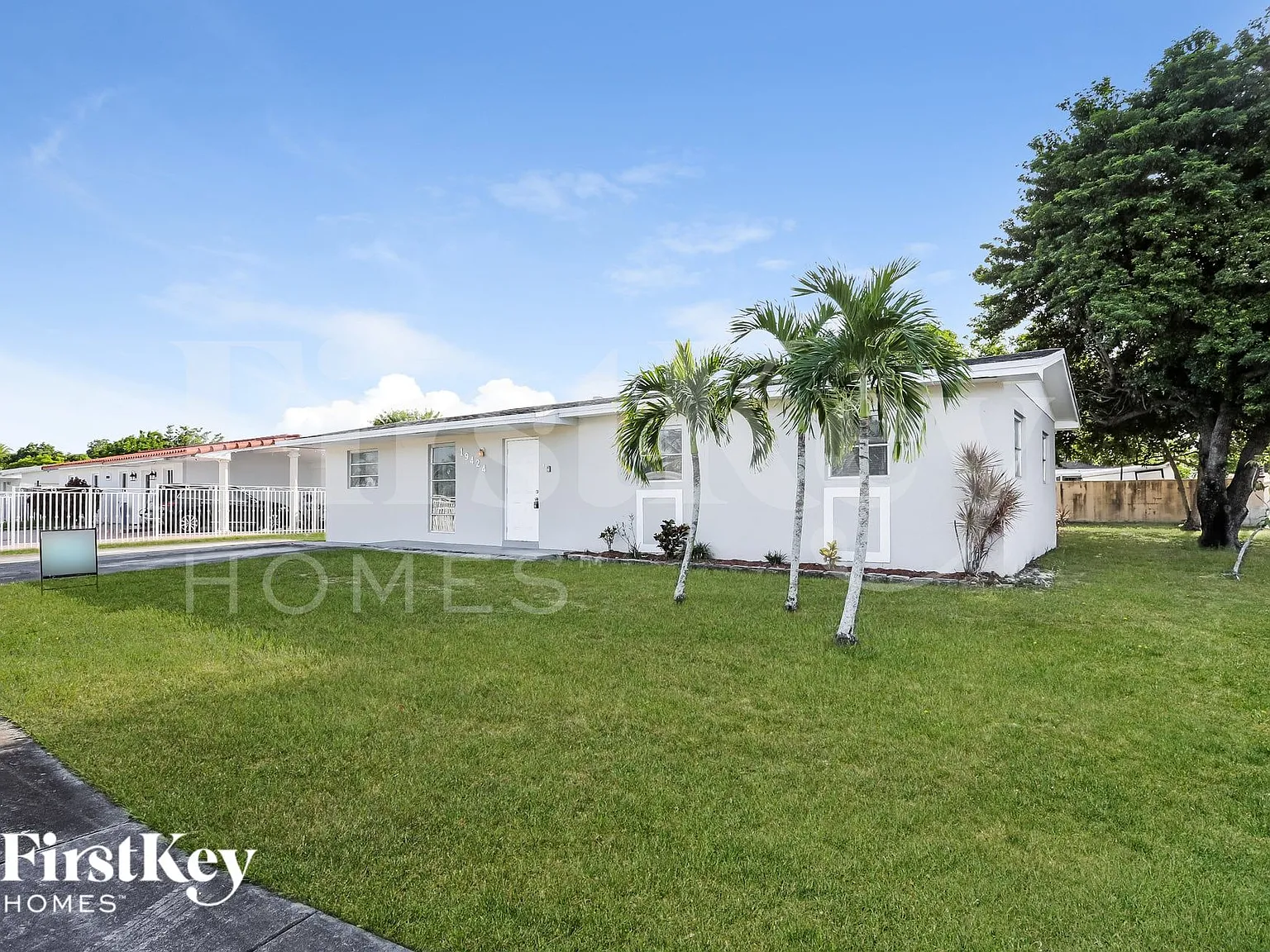 5 bed, 2.0 bath, 1720 sqft, $3,460 — Photo 2