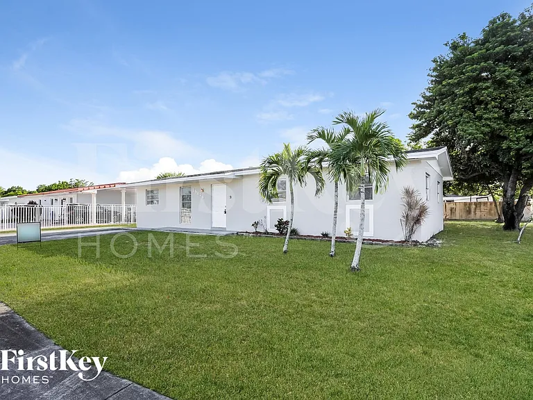 19424 NW 48th Ave — Photo 2