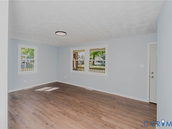 5th image of 2925 W Strathmore Rd