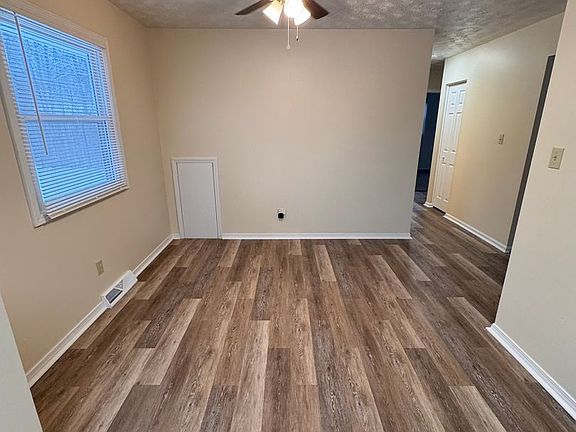 3rd image of 2239 Woodland Trce