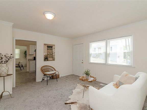 3rd image of 609 Reservoir Ave
