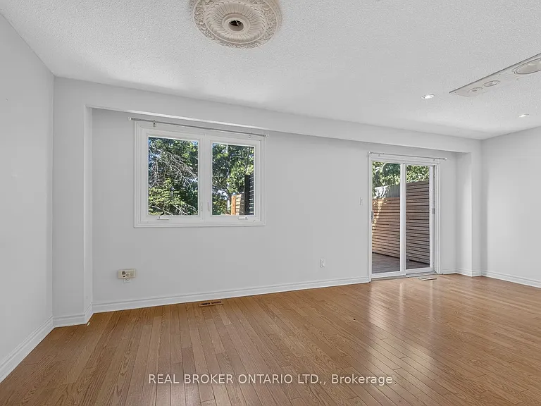 109 Robert Hicks Dr — Photo 9