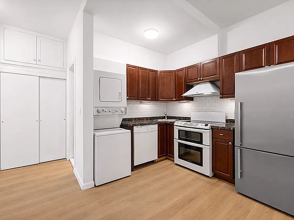 4th image of 312 W 58th St #5