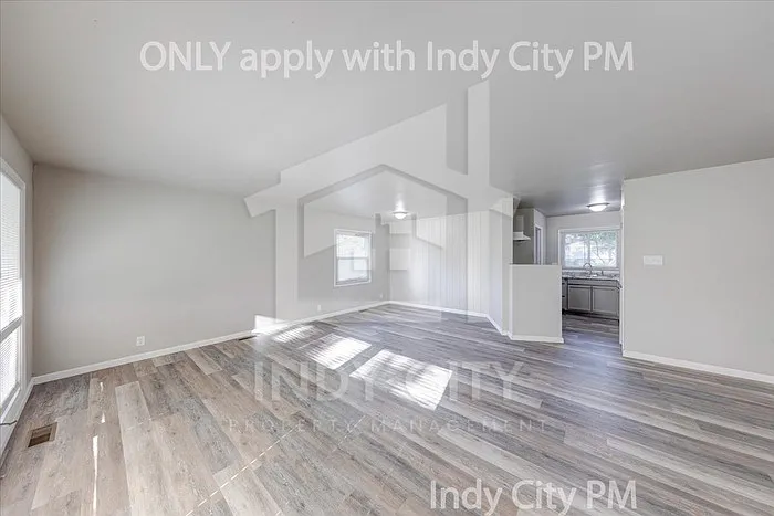 3118 N Richardt Ave — Photo 4