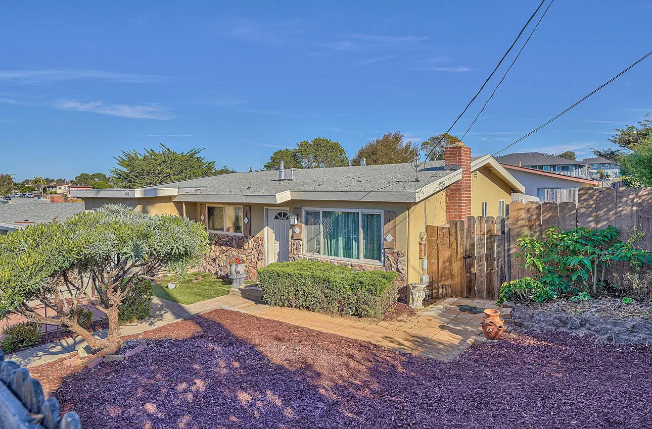 1506 Soto St photo 1