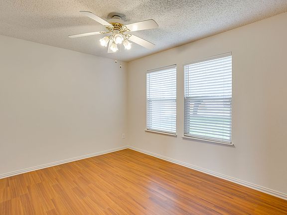 3rd image of 3855 Hunters Point Way