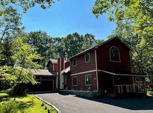 2203 Woody End Loop, Tamiment, PA 18371