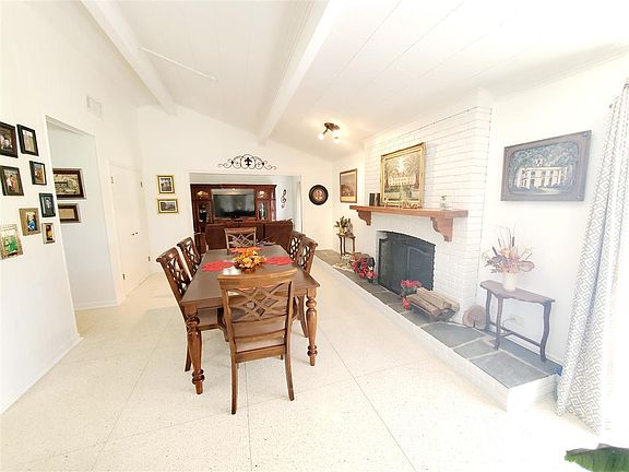 5th image of 600 Evergreen St