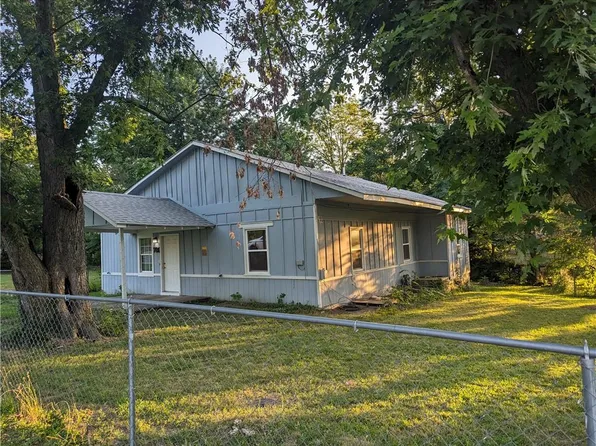 706 S Cedar St, Nevada, MO 64772