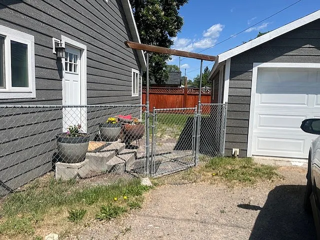 2302 Eaton St — Photo 13