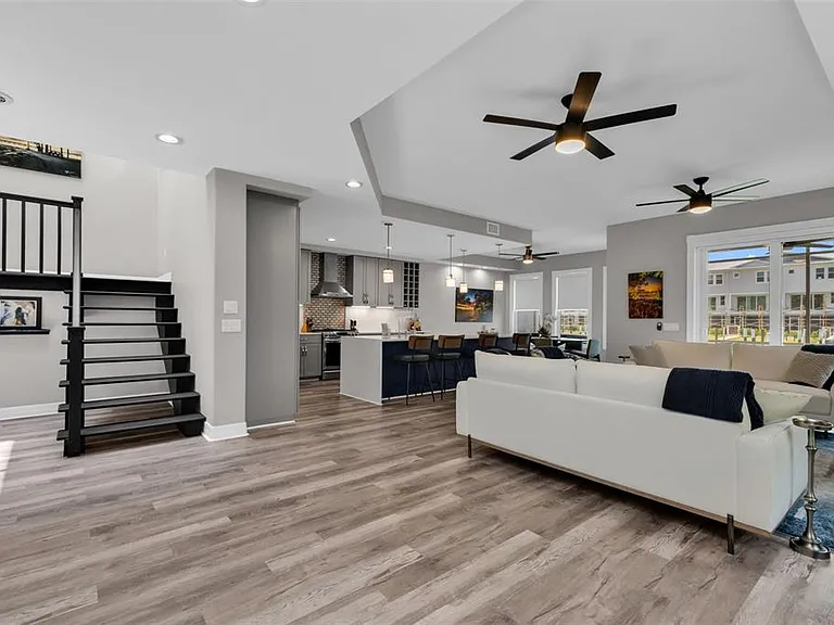 276 Lewis Cir #112 — Photo 5