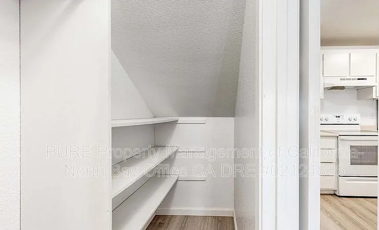 2 bed, 1.0 bath, 930 sqft, $2,320 — Photo 3