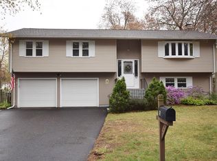 5 Trail Cir, Springfield, MA 01118