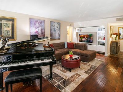 1134 Alta Loma Rd, West Hollywood, CA, 90069