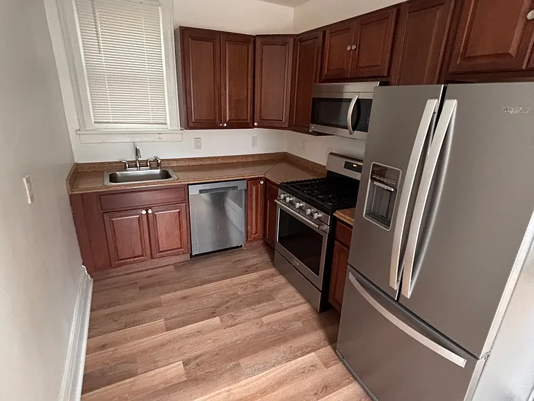 152 Park St #4 — Photo 4