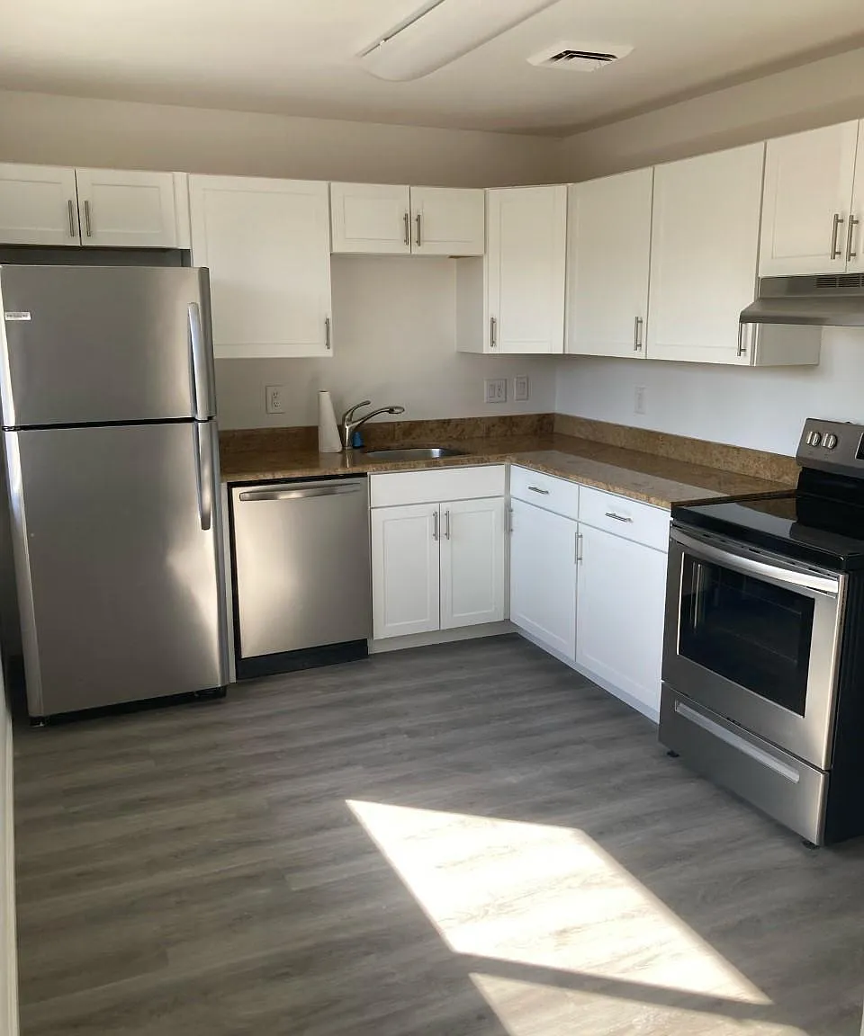 2101 S Irving Avenue — Photo 1