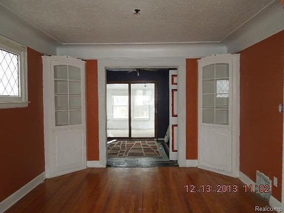 3rd image of 15238 Cleveland Ave