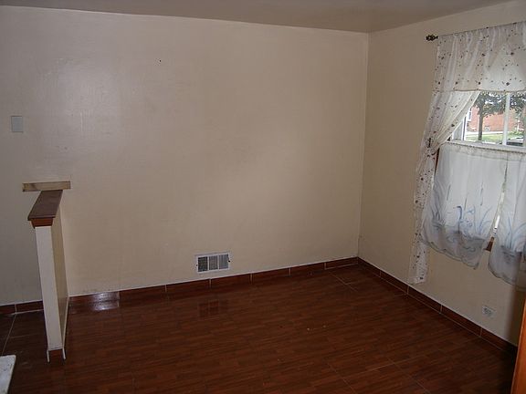 4th image of 421 Marshall Ave