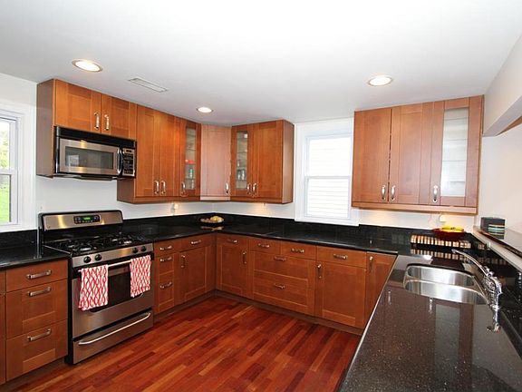 4th image of 406 Tusculum Ave