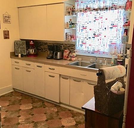 3rd image of 8 Bentley Ave