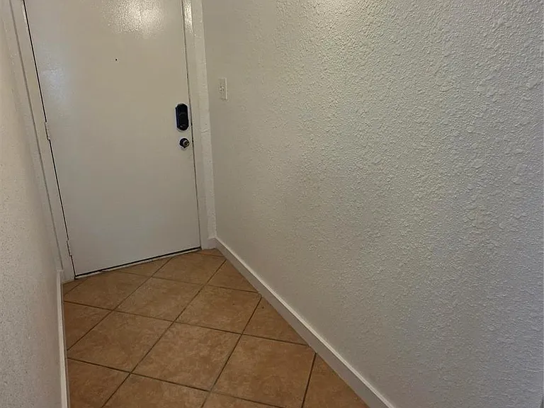 5129 Chateaux Dr — Photo 13