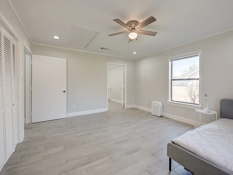 304 Oak Dr — Photo 22