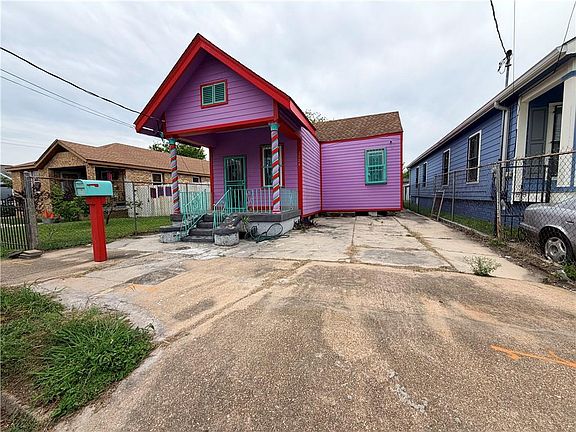 3rd image of 1724 Piety St