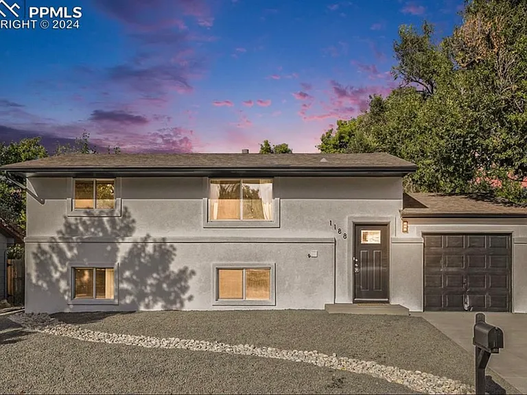1188 Commanchero Dr — Photo 2