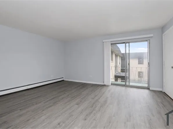 4658 W 79th St APT 2N, Chicago, IL 60652